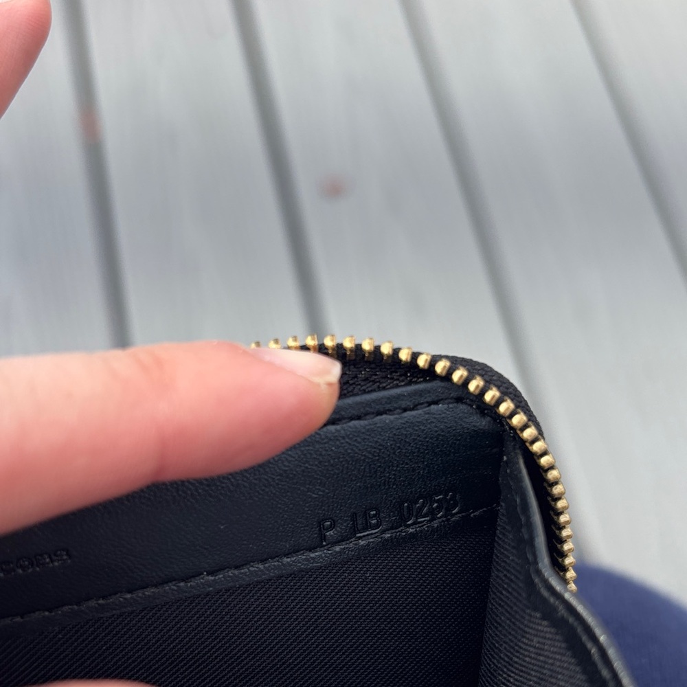 Marc Jacobs THE PEBBLE J MARC TOP ZIP MULTI WALLET - Picture 14 of 16